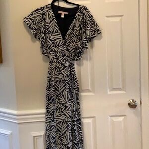 Beautiful Anthropologie Hutch Ruffle Navy and white Printed wrap dress-